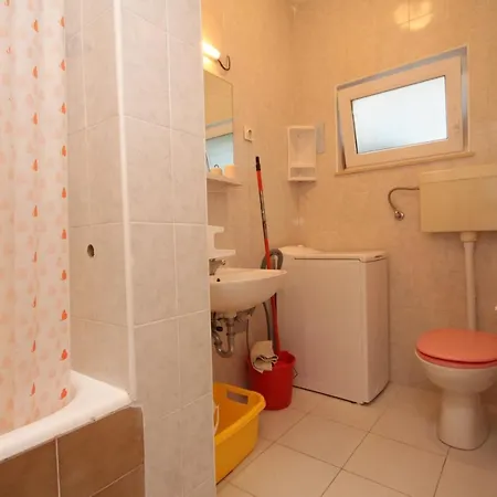 Razanj 7517b Apartamento